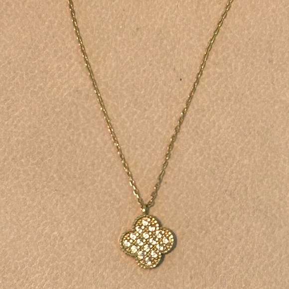 Elegant Four Clover Necklace Pendant Gold Plated. - Picture 3 of 6